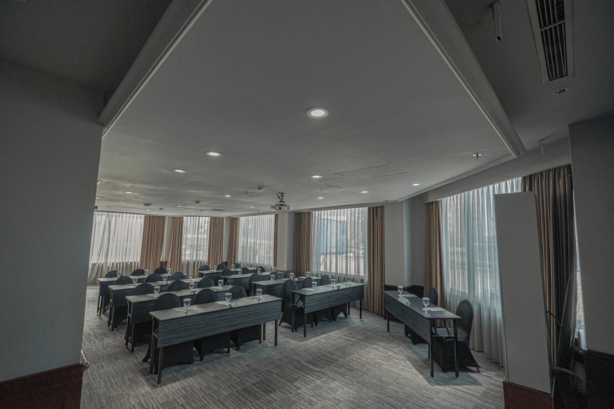 Hotel Kimaya Slipi Jakarta By Harris Zewnętrze zdjęcie