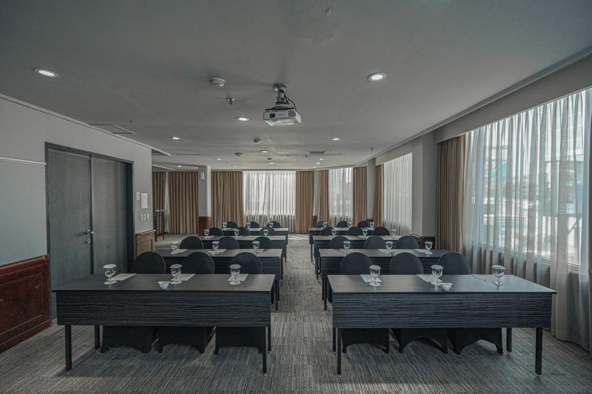 Hotel Kimaya Slipi Jakarta By Harris Zewnętrze zdjęcie